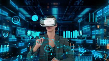 Dünya pazarı grafik analizi için ağ bilgilerini seçen iş kadını gelecekteki küresel yenilik iş arayüzü dijital bilgi ağı teknolojisi sanal hologram sunucusu. Kısıtlanma.