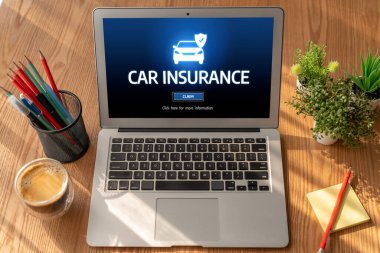 Araba sigortası internet sitesi, arabanızın hasarının rahat olduğundan emin olmak için ekranda.