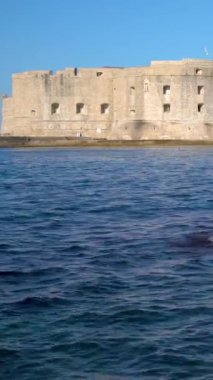 Hırvatistan 'ın Adriyatik Denizi kıyısındaki Dubrovnik Eski Kasabası - Hırvatistan' ın önde gelen tatil beldesi. Dubrovnik 'in eski kenti 1979 yılında Hırvatistan' ın UNESCO Dünya Mirasları listesine alındı.