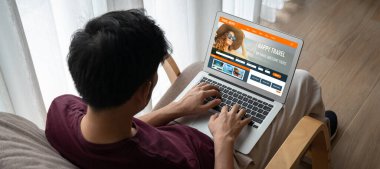 Model arama ve seyahat planlama için internet sitesi uçuş, otel ve tur rezervasyonları için anlaşma ve paket sunuyor