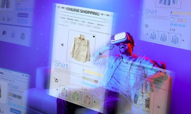 Beyaz bir adam görsel gerçeklik gözlüğü takarken alışveriş listesi için ürün seçip seçiyor. Sanal gerçeklik dürbünü kullanırken elinde poşetlerle kanepede oturan yetenekli biri. Teknoloji. Sapma.