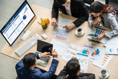 İş veri paneli, pazarlama stratejisi planlaması için iş zekası analizi sunar. Müşteri taleplerini analiz etmek ve iş dünyasının geleceğini önceden görmek için büyük veriler sunulur.