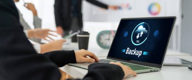 Yedek Depolama Verisi İnternet Teknolojisi İş Konsepti. Veritabanı depolama teknolojisi dosya aktarım paylaşımı, siber, büyük veri bilgileri, internet bankacılığı uygulaması indirme işlemi kolayca yapılır