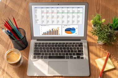 İş veri paneli, pazarlama stratejisi planlaması için iş zekası analizi sunar. Müşteri taleplerini analiz etmek ve iş dünyasının geleceğini önceden görmek için büyük veriler sunulur.