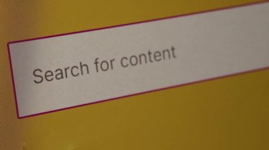 Arama çubuğunda iş kavramı hakkında kullanıcı tipi. İşadamı para kazanmak için yatırım metodu, başarılı ve lüks yaşam için yönetim verileri istiyor. Arama için çevrimiçi teknoloji. Webography.
