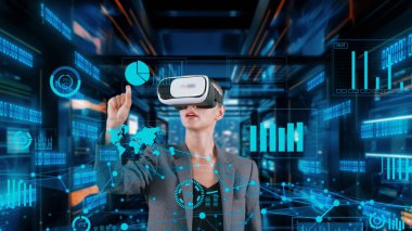 İş kadını, VR 'nin gelecekteki küresel yenilik arayüzü dijital bilgi ağı teknolojisi görsel hologram animasyonu tarafından dinamik pazar dağılımı grafik analiz monitörünü seçiyor. Kısıtlanma.