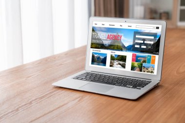 Model arama ve seyahat planlama için internet sitesi uçuş, otel ve tur rezervasyonları için anlaşma ve paket sunuyor