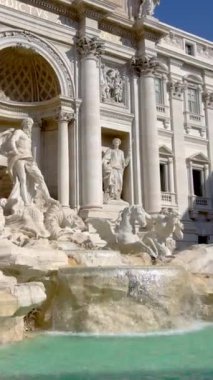 Trevi Çeşmesi, İtalya 'nın Trevi bölgesinde bulunan bir çeşmedir. Roma 'nın en büyük barok çeşmesidir ve Roma' yı ziyaret eden turistleri cezbeden en ünlü çeşmelerden biridir..