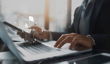Yapay zeka sanal asistanı Chatbot ile yapay zeka konsepti ile insan etkileşimi, yapay zeka mühendisliği, LLM yapay zeka derin öğrenimi iş desteği için üretken yapay zeka kullanımı. EIDE