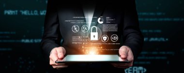 İş adamı siber güvenliğin özünü keşfeder. Siber koruma yöntemlerini, tehditleri derinlemesine araştır ve siber güvenlik duruşunu güçlendir. Siber Güvenlik Çağı FaaS 'ında yol almak için gerekli.