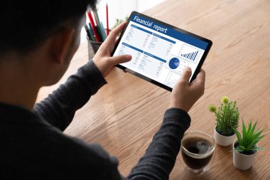 İş veri paneli, pazarlama stratejisi planlaması için iş zekası analizi sunar. Müşteri taleplerini analiz etmek ve iş dünyasının geleceğini önceden görmek için büyük veriler sunulur.