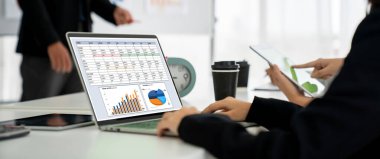 İş veri paneli, pazarlama stratejisi planlaması için iş zekası analizi sunar. Müşteri taleplerini analiz etmek ve iş dünyasının geleceğini önceden görmek için büyük veriler sunulur.