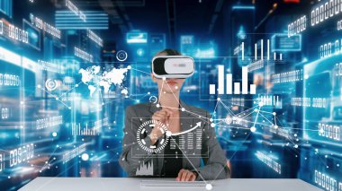 Kadın, VR küresel yenilik arayüzü aracılığıyla kayan grafik monitörü ile sunucuda dijital ağ teknolojisi görsel hologramı akıllı animasyon ile pazar dünyası dinamik veri araştırma analizi seçiyor. Kısıtlanma.
