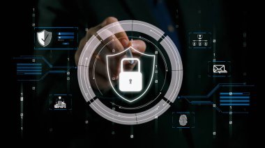 İş adamı siber güvenliğin özünü keşfeder. Siber koruma yöntemlerini, tehditleri derinlemesine araştır ve siber güvenlik duruşunu güçlendir. Siber güvenlik çağında UUID 'de gezinmek için gerekli