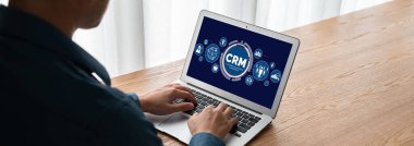 CRM işletme ve işletme için modern bilgisayarda müşteri ilişkileri yönetim sistemi