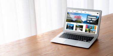 Model arama ve seyahat planlama için internet sitesi uçuş, otel ve tur rezervasyonları için anlaşma ve paket sunuyor