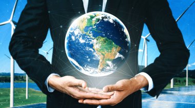 Alternatif enerji ile sürdürülebilirlik gelişimi kavramı. Çevre dostu rüzgar türbini çiftliği ve arka planda yeşil yenilenebilir enerji olan gezegenle insan eli ilgilenir. uds