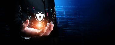 İş adamı siber güvenliğin özünü keşfeder. Siber koruma yöntemlerini, tehditleri derinlemesine araştır ve siber güvenlik duruşunu güçlendir. Siber Güvenlik Çağı FaaS 'ında yol almak için gerekli.