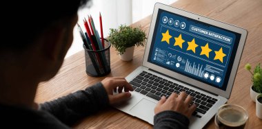 Pazarlama stratejisi planlaması için modem yazılım bilgisayarında müşteri memnuniyeti ve değerlendirme analizi