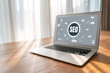 Model e-ticaret için SEO arama motoru optimizasyonu ve bilgisayar ekranında gösterilen çevrimiçi perakende işi