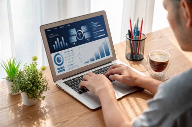 İş veri paneli, pazarlama stratejisi planlaması için iş zekası analizi sunar. Müşteri taleplerini analiz etmek ve iş dünyasının geleceğini önceden görmek için büyük veriler sunulur.