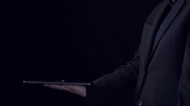 Yapay zeka mühendisliği, büyük veri ve yapay zeka makinesi kavramında yapay zeka beyin işlemcisiyle iş desteği için üretken yapay zeka kullanmayı öğrenen insan etkileşimi. Kullanıcı Kimliği