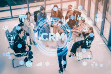İş satış pazarlama sistemi konsepti için CRM Müşteri İlişkileri Yönetimi CRM veritabanı analizini desteklemek için hizmet uygulamasının fütüristik grafik arayüzünde sunulmuştur. uds