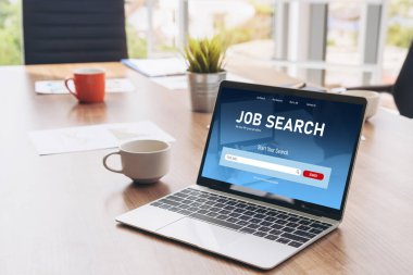 Çalışanların işe alım İnternet ağındaki iş fırsatlarını araması için mod web sitesinde online iş araması