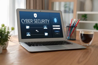 Bilgisayar ekranındaki siber güvenlik sistemi özel bilgileri bilgisayar korsanlarından ve siber saldırılardan koruyor.