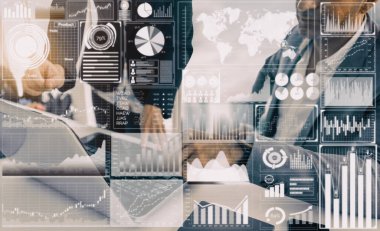 İş Mali Analitik Konsepti için Büyük Veri Teknolojisi. Modern grafik arayüzü ekranda iş satış raporu, kâr tablosu ve hisse senedi eğilimleri analizi hakkında devasa bilgiler gösteriyor.