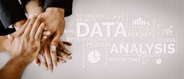 İş ve Finans Konsepti Veri Analizi. Dijital iş stratejisi için gelecekteki kar analitik bilgisayar teknolojisini, çevrimiçi pazarlama araştırma ve bilgi raporunu gösteren arayüz. uds