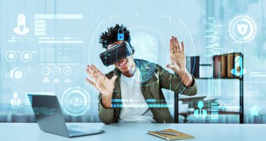 Sanal gerçeklik gözlüğü takan yetenekli bir Afrikalı adam kişisel bilgilere bakıyor. Sıradan gömlekli biri güvenlik önlemini kontrol edip analiz ediyor ve güvenlik duvarı korumasına erişiyor. Teknoloji. Yaratıcılık.