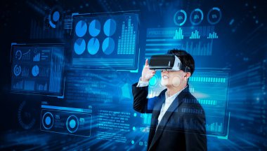 VR gözlüklerini kullanarak global ağa bağlanan zeki bir iş adamı. Proje yöneticisi, iş verilerini analiz ederek ve finansal tabloyu göstererek büyük verilere erişiyor. Yaratıcılık.