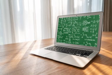 Bilgisayar ekranında bilim ve eğitim kavramını gösteren matematiksel denklemler ve modem formülü