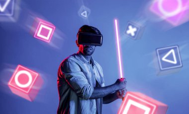 Sanal gerçeklik gözlüklü enerjik bir adam müzik engelli neon bir kılıç kullanıyor. Profesyonel oyuncu kılıç tutarken bir oyun oynuyor ve mavi arka planla metaevrene giriyor. Geçmişi bulanıklaştırıyor. Sapma.