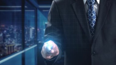 İş adamı iş büyümesi için ölçümleri değerlendirir, genişleme hedefleri koyar. İnovasyon ve strateji 2025 yoluyla sürekli iş büyümesini teşvik etme hakkında görüşler. Kullanıcı Kimliği