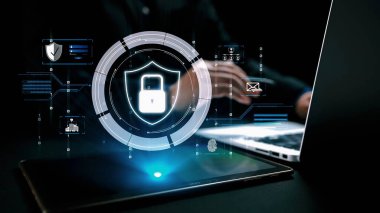 İş adamı siber güvenliğin özünü keşfeder. Siber koruma yöntemlerini, tehditleri derinlemesine araştır ve siber güvenlik duruşunu güçlendir. Siber güvenlik çağında UUID 'de gezinmek için gerekli