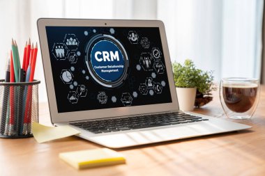 CRM işletme ve işletme için modern bilgisayarda müşteri ilişkileri yönetim sistemi