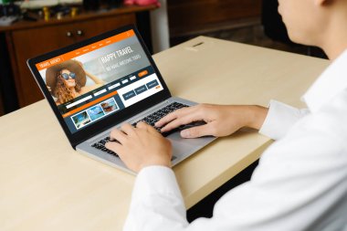 Model arama ve seyahat planlama için internet sitesi uçuş, otel ve tur rezervasyonları için anlaşma ve paket sunuyor
