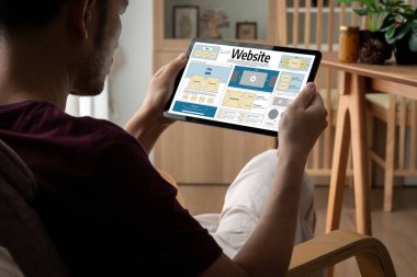 Web sitesi tasarım yazılımı çevrimiçi perakende ticaret ve e-ticaret için rahat bir şablon sağlar