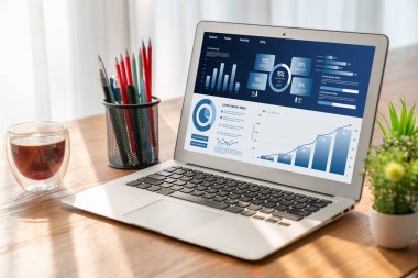 İş veri paneli, pazarlama stratejisi planlaması için iş zekası analizi sunar. Müşteri taleplerini analiz etmek ve iş dünyasının geleceğini önceden görmek için büyük veriler sunulur.