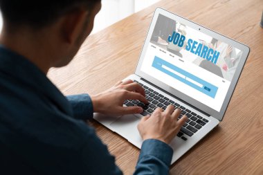 Çalışanların işe alım İnternet ağındaki iş fırsatlarını araması için mod web sitesinde online iş araması