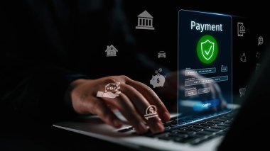 İş adamı, güvenli ve etkili yöntemlerin sergilendiği çevrimiçi bir ödeme işlemi başlattı. Güvenli çevrimiçi ödeme işlemleri için en iyi uygulamaları öğren. Kullanıcı Kimliği
