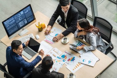 İş veri paneli, pazarlama stratejisi planlaması için iş zekası analizi sunar. Müşteri taleplerini analiz etmek ve iş dünyasının geleceğini önceden görmek için büyük veriler sunulur.