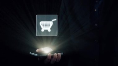 İş adamı çok kanallı stratejileri entegre ediyor, çevrimiçi alışveriş ve pazarlama erişimini artırıyor. Birbirine bağlı marka deneyimleri yaratmak için çok kanallı pazarlamanın gücünü keşfedin. Kullanıcı Kimliği