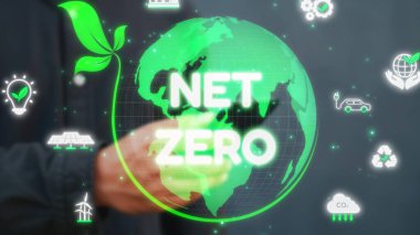 Sürdürülebilirlik simgeleriyle çevrili dijital küre, karbon emisyonlarını azaltma ve çevresel dengeyi sağlama amacını temsil etmektedir