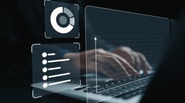 İş adamı, tahminsel büyük veri modellerinden gerçek zamanlı analizlere uzanan eğilimleri ve görüşleri ortaya çıkarmak için veri analizlerini derinlemesine inceleyerek, veri güdümlü kararların analitik endüstrileri UUID 'ye nasıl yönlendireceğini öğrenir