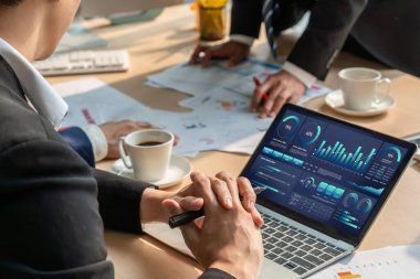 İş veri paneli, pazarlama stratejisi planlaması için iş zekası analizi sunar. Müşteri taleplerini analiz etmek ve iş dünyasının geleceğini önceden görmek için büyük veriler sunulur.