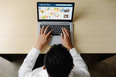 Çevrimiçi gayrimenkul kiralama araştırması bilgisayarda çok rahat. Ev kiralama sitesi çevrimiçi.