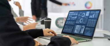 İş veri paneli, pazarlama stratejisi planlaması için iş zekası analizi sunar. Müşteri taleplerini analiz etmek ve iş dünyasının geleceğini önceden görmek için büyük veriler sunulur.